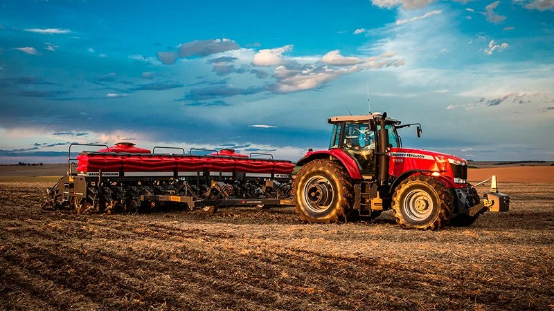 Banner blog com trator semeando o campo